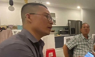 Ông Nguyễn Văn Chung (đeo kính).