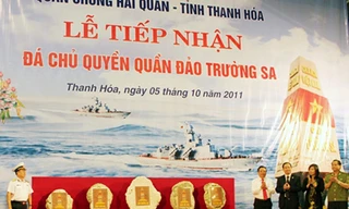 Tiếp nhận đá chủ quyền Trường Sa