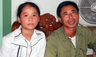 Nhặt được 28 triệu đồng, nữ sinh đứng chờ trả lại người đánh mất