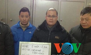 Triệt phá ổ bạc 'khủng' trong chợ xe máy