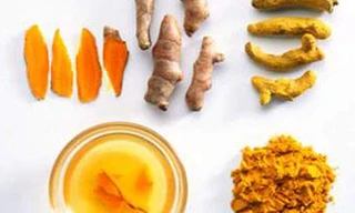 Cách dùng kháng sinh và nghệ trị mụn, làm đẹp da