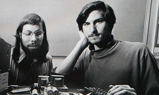 Những ngày đầu tiên, ngay cả Steve Jobs lẫn Steve Wozniak, 2 nhà đồng sáng lập Apple, cũng khó tin rằng có ngày công ty của mình sẽ cán mốc giá trị nghìn tỷ USD