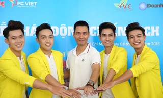 Các nghệ sĩ và tình nguyện viên tham gia chiến dịch