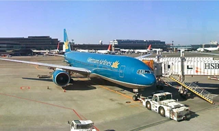 Máy bay của Vietnam Airlines tại sân bay quốc tế Narita 