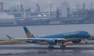 Máy bay A 350 của Vietnam Airlines tại sân bay Haneda