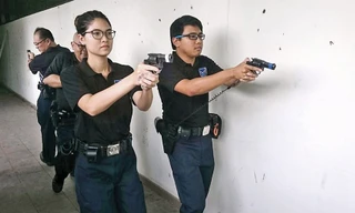 Tình nguyện viên cảnh sát ở Singapore trong một buổi huấn luyện. Ảnh: Front line.