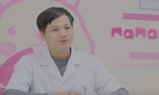 TS Lê Minh Trác - Giám đốc Trung Tâm Sơ Sinh, Bệnh Viện Phụ Sản Trung Ương khuyên các bà mẹ nên dùng khăn giấy ướt.