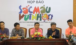 Các thành viên ban giám khảo trong buổi họp báo phát động cuộc thi. Từ phải qua trái: danh hài Xuân Bắc, đại diện Goldwell Việt Nam (ông) Trần Anh Tuấn, tổng biên tập Tạp Chí Truyền Hình (ông) Nguyễn Thành Lưu, họa sỹ biếm họa Nguyễn Xuân Khoa (họa sỹ Còm