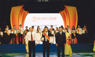 Ông Đỗ Quý Hải – Chủ tịch HĐQT Hải Phát Group lên nhận giải Sao vàng doanh nhân Đất Việt 2018