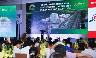Ông Hannes Romauch - Phó TGĐ Eurowindow Holding, đại diện chủ đầu tư phát biểu tại sự kiện bốc thăm quyền mua