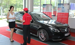 MERCEDES-BENZ chăm sóc xe cho khách hàng đi du lịch hè