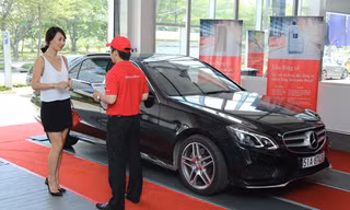 MERCEDES-BENZ chăm sóc xe cho khách hàng đi du lịch hè