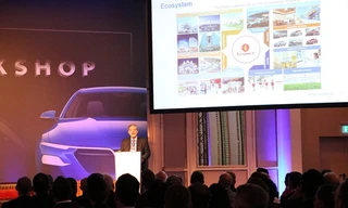 Tại hội thảo, ông James DeLuca - Tổng giám đốc Công ty TNHH Sản xuất và Kinh doanh VinFast đã giới thiệu với các nhà cung cấp quốc tế về Công ty mẹ - Tập đoàn Vingroup và sứ mệnh, tầm nhìn của dự án VinFast.