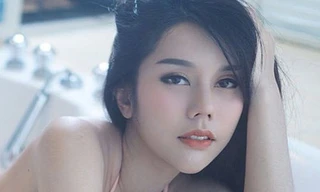 Cô gái Thái Lan phụ mẹ bán bánh ngoài phố được khen xinh đẹp