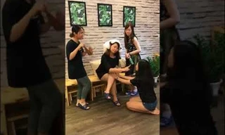 Trào lưu "Hoàng hậu nương nương phán xử" đang trở thành tâm điểm chú ý trên mạng xã hội. Ảnh cắt từ clip.