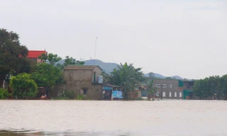 Xã ở Hà Tĩnh bị nước lũ cô lập bốn ngày