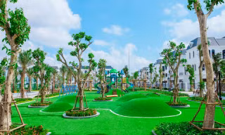 Khu phức hợp Vinhomes Imperia (Hải Phòng) đã bắt đầu đi vào bàn giao chỉ sau ít tháng ra mắt. Nhiều dự án khác mang thương hiệu Vinhomes cũng đã được bàn giao đúng hoặc trước thời hạn trong năm 2017 và năm 2018 vừa qua như Vinhomes Central Park, Vinhomes 