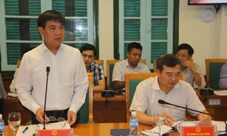 Phó TGĐ Tập đoàn TKV Nguyễn Hoàng Trung báo cáo về tình hình SXKD