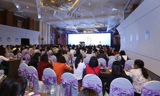 Các chuyên gia dinh dưỡng và nhi khoa trong và ngoài nước tới tham dự hội thảo