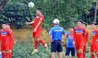 HLV Park Hang-seo lo vá hàng thủ U23 Việt Nam