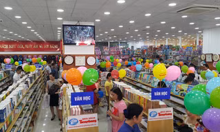 Nhà sách Tiền Phong Lĩnh Nam hút hàng trăm lượt khách mỗi ngày