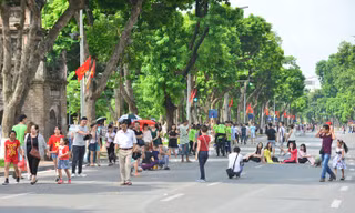 Cách nào để thêm không gian đi bộ cho Hà Nội?