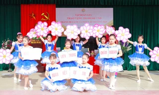 Các tiết mục văn nghệ của học sinh mang đến không khí vui tươi, sôi nổi cho buổi lễ