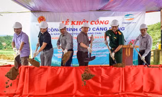 Lễ khởi công cầu Cáng Dông dầm thép, xây bê tông kiên cố - niềm mong ước của người dân bản nghèo Páo Khắt và Cái Dông.