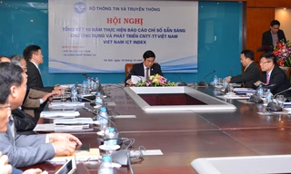 Bộ trưởng Nguyễn Bắc Son chủ trì Hội nghị, Phó Tổng giám đốc Vietcombank Đào Minh Tuấn (bên phải, thứ 2 từ trên xuống) tham dự Hội nghị