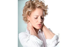 Đau cổ, vai – rất có thể bạn đã bị thoát vị đĩa đệm đốt sống cổ