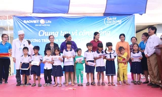 BVNT tặng quà cho các gia đình chính sách và có công với Cách mạng