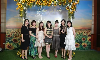 Khách hàng vui vẻ giao lưu và check-in sự kiện “Lấp Lánh Toả Nắng Hè" tại khách sạn Melia