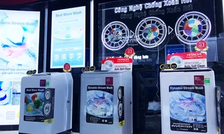 Máy giặt với công nghệ Dynamic-Stream Wash giúp đánh bật vết bẩn cứng đầu là sản phẩm chủ đạo lần này