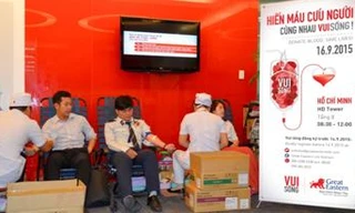 Các tình nguyện viên tham gia hiến máu tại trụ sở chính của Bảo Hiểm Nhân Thọ Great Eastern