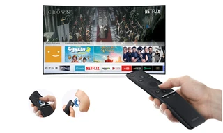 Một chiếc Smart TV có tính năng tìm kiếm bằng giọng nói