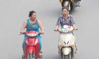 Đầu trần, đèo ba vi vu ngày lễ