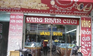 Dùng súng giả cướp hiệu vàng giữa Hà Nội