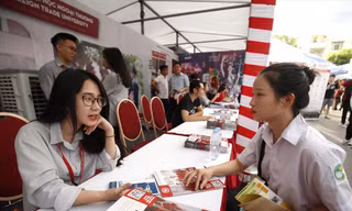 Hơn 850.000 thí sinh cả nước đã biết điểm thi tốt nghiệp THPT 2020. So với năm ngoái, điểm thi năm nay cao vượt trội Ảnh: Như Ý 