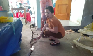 Hàng chục người dân sống trong ngôi nhà nứt nẻ do sụt lún