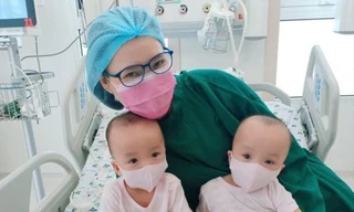 Trúc Nhi - Diệu Nhi đã được về chung giường, biểu cảm đáng yêu khiến nhiều người “rụng tim” ảnh: BVCC 