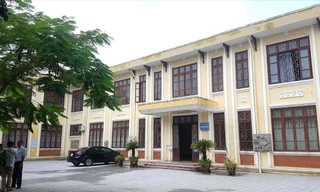 Trường ĐHNT Huế - cái nôi đào tạo mỹ thuật của miền Trung và cả nước không còn đủ tiền trả lương cho người lao động 