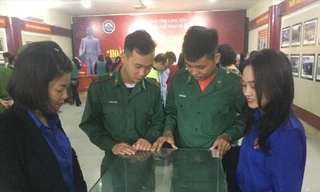 Tuổi trẻ Lạng Sơn tìm hiểu sự nghiệp cách mạng Hoàng Văn Thụ. Ảnh: Duy Chiến