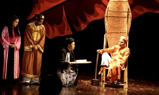 Vở diễn truyền thống chưa thể chuyển ngay sang nhà hát online Ảnh: KỲ SƠN 