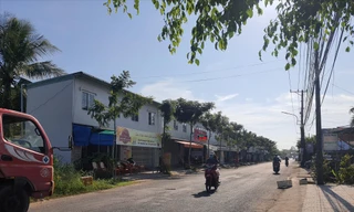 Dãy ki-ốt xây dựng trái phép của hộ gia đình bà Hứa Thanh Thanh, con gái ông Hứa Văn Hòa, Nguyên Phó chủ tịch UBND huyện Châu Thành ( Kiên Giang) 