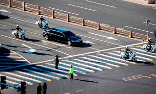 Đoàn xe của nhà lãnh đạo Kim Jong-un trên đường phố Bắc Kinh ngày 8/1 Ảnh: CNN 