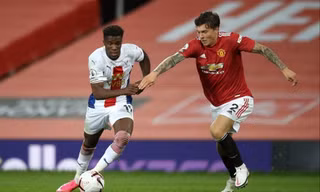 Zaha từng khoác áo MU nửa mùa giải trước khi bị đẩy lại chính Crystal Palace 
