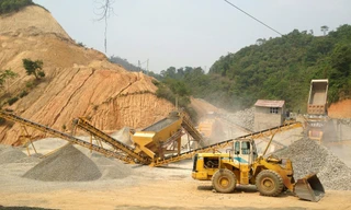 Công trường khai thác đá Ảnh: Châu Minh