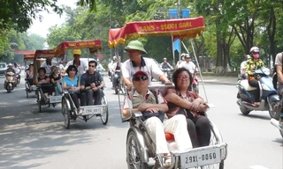Do di chuyển chậm, gây ảnh hưởng đến giao thông nên thành phố Hà Nội đã có chủ trương dừng hoạt động xe xích lô ảnh: Anh Trọng