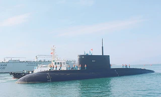 Tàu ngầm chuẩn bị cập cảng sau chuyến đi biển đầu năm 2021