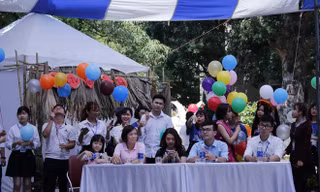 Bên cạnh công việc kinh doanh, Khải cũng tham gia các chương trình tài trợ cho cộng đồng sinh viên.